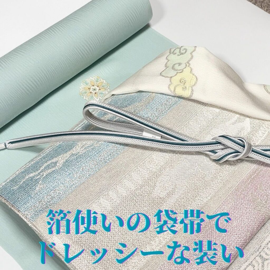 飛び柄小紋をドレッシーにコーディネート